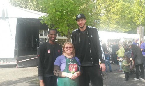 Carole et basketteurs SIG